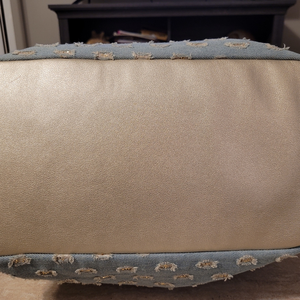 Libby Edelman Light Denim Blue/Gold Bali ToteBag With Matching Wristlet EUC - Picture 5 of 12